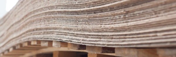 Presse- und Öffentlichkeitsarbeit Zeitungspapier auf Palette