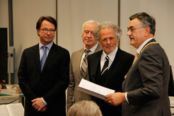 Prof. Peter Henningsen, Dekan der Medizinischen Fakultät, Prof. Eberhard Kochs, Direktor der Klinik für Anästhesiologie, Prof. Walter Zieglgänsberger, Max-Planck-Institut für Psychiatrie, Prof. Wolfgang Herrmann, Präsident der Technischen Universität München