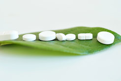 Viele Patienten mit Depression brechen ihre medikamentöse Therapie ab, weil sie darunter zunehmen. Neben einem erhöhten Risiko für Stoffwechselbeschwerden und Gefäßerkrankungen durch die Gewichtszunahme, verschlechtert ein Behandlungsabbruch auch den Verlauf der depressiven Erkrankung.