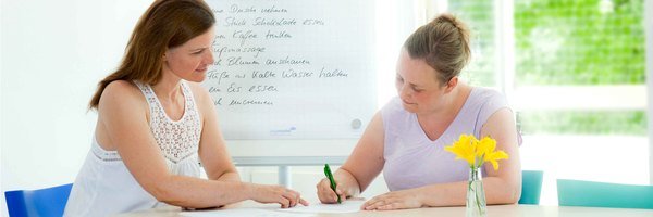 Herzlich willkommen an der Max-Planck-Tagklinik für Depressionen Therapeutin im Gespräch mit einer Patientin